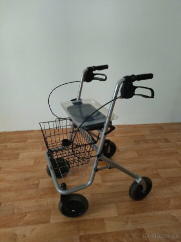 Čtyřkolové chodítko pro seniory Ideal Rollator